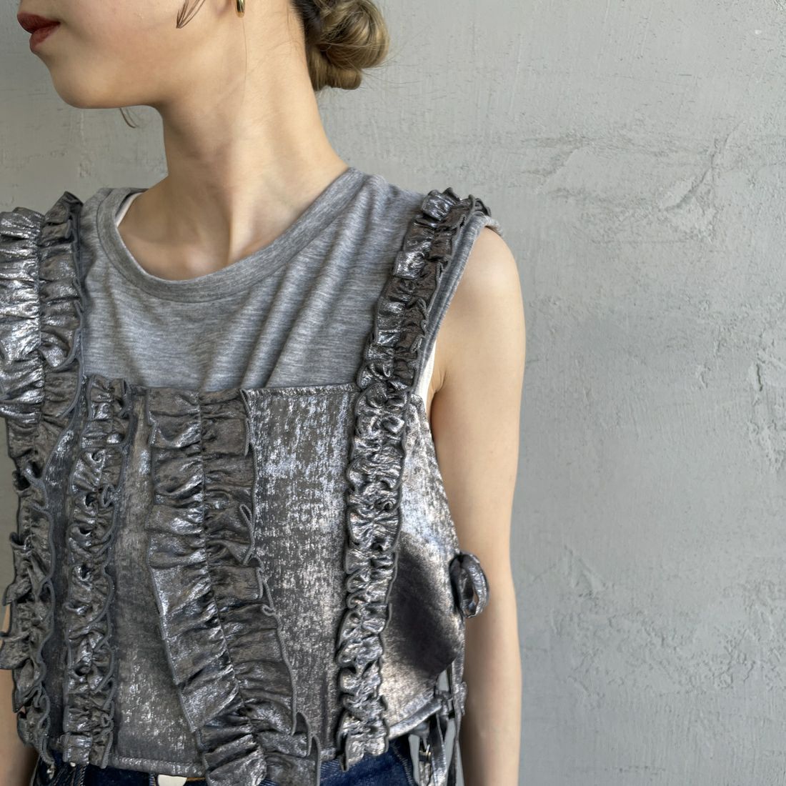 nenom [ネノム] マルチWAY箔フリルビスチェ [NE25112001] 07 GRAY &&モデル身長：150cm 着用サイズ：F&&