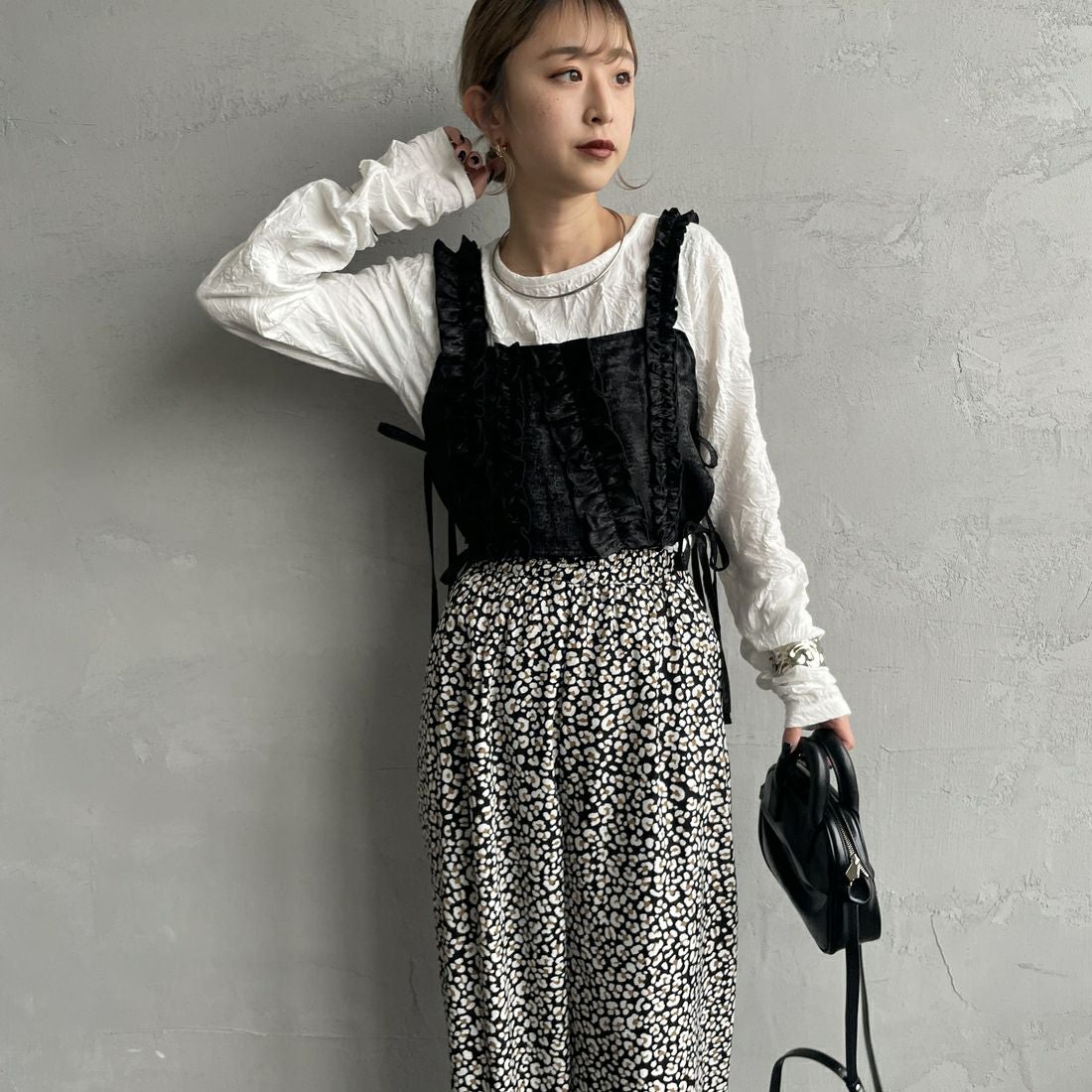 nenom [ネノム] マルチWAY箔フリルビスチェ [NE25112001] 09 BLACK &&モデル身長：150cm 着用サイズ：F&&