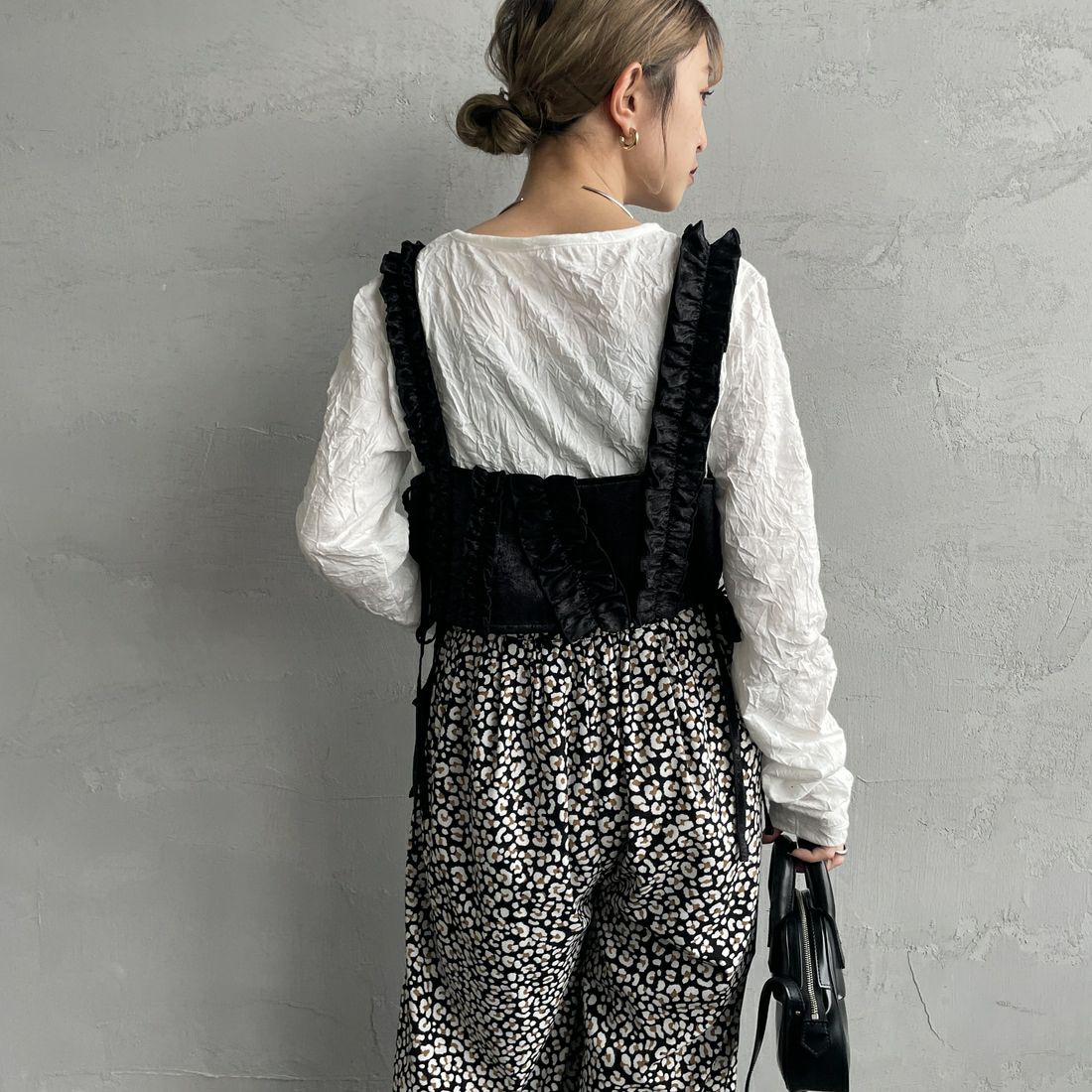 nenom [ネノム] マルチWAY箔フリルビスチェ [NE25112001] 09 BLACK &&モデル身長：150cm 着用サイズ：F&&