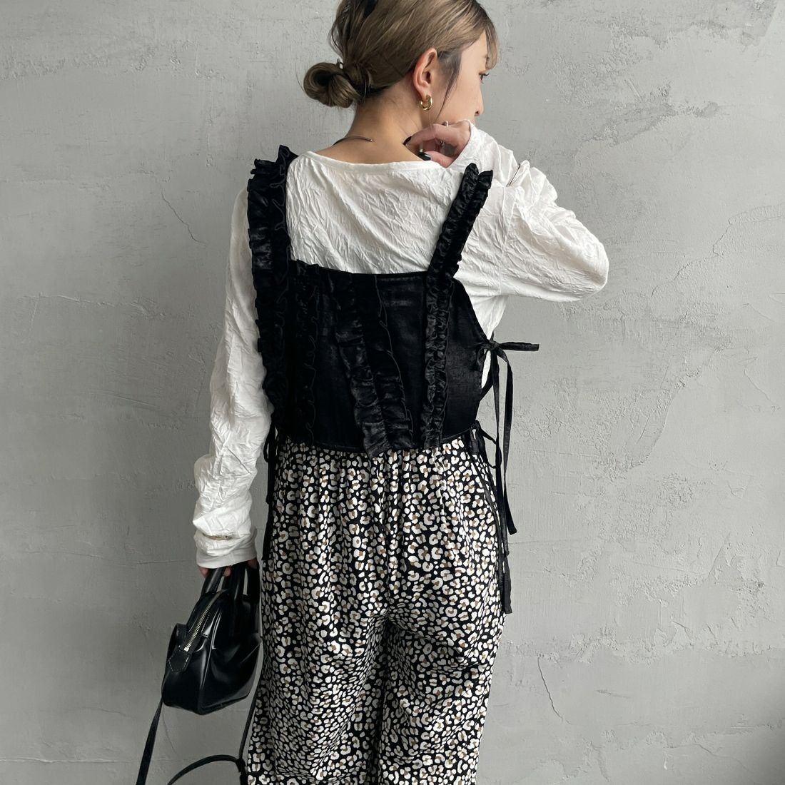 nenom [ネノム] マルチWAY箔フリルビスチェ [NE25112001] 09 BLACK &&モデル身長：150cm 着用サイズ：F&&