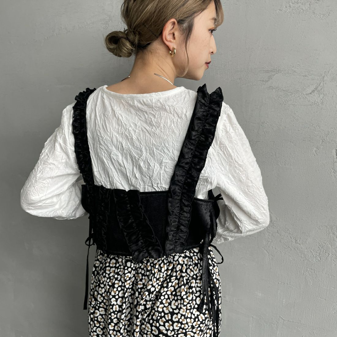 nenom [ネノム] マルチWAY箔フリルビスチェ [NE25112001] 09 BLACK &&モデル身長：150cm 着用サイズ：F&&