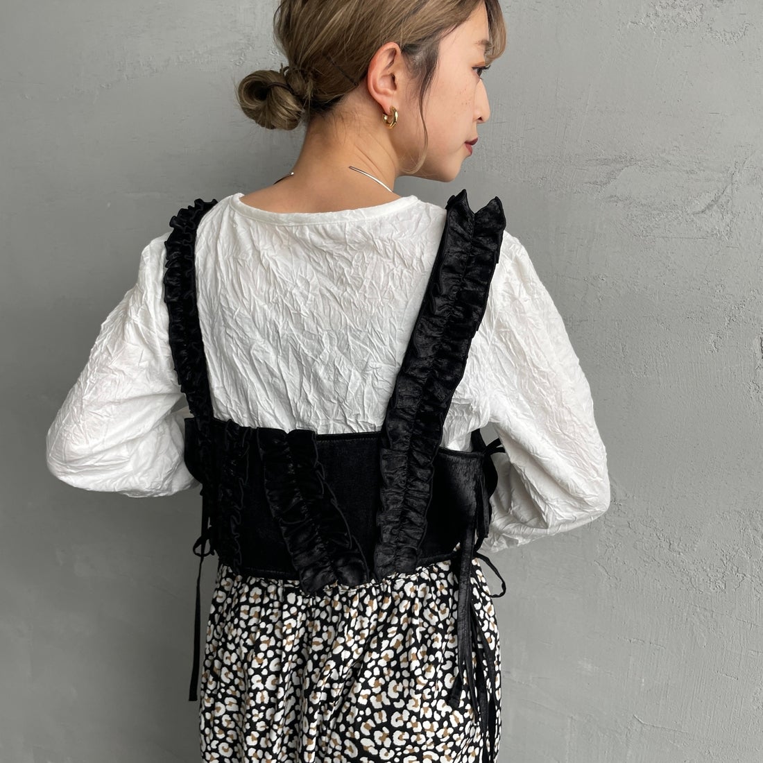 nenom [ネノム] マルチWAY箔フリルビスチェ [NE25112001] 09 BLACK &&モデル身長：150cm 着用サイズ：F&&