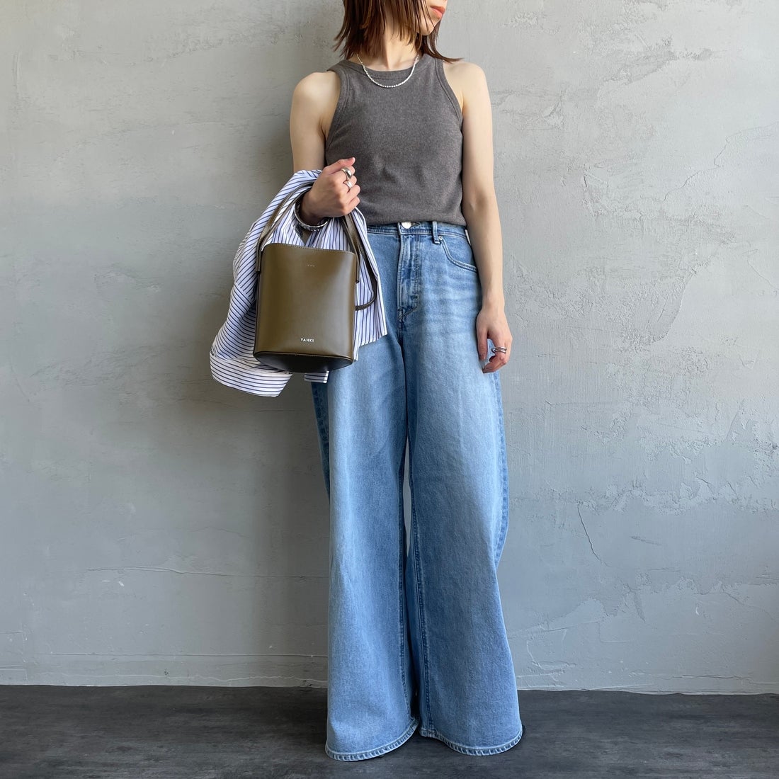 nenom [ネノム] カップ付アメスリタンク [NE25112024] 08 CHARCOA &&モデル身長：158cm 着用サイズ：F&&