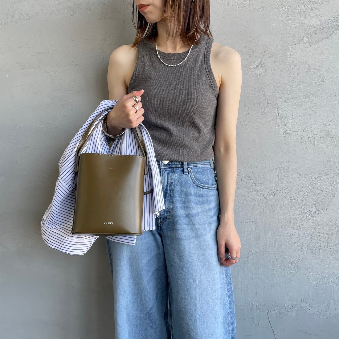 nenom [ネノム] カップ付アメスリタンク [NE25112024] 08 CHARCOA &&モデル身長：158cm 着用サイズ：F&&