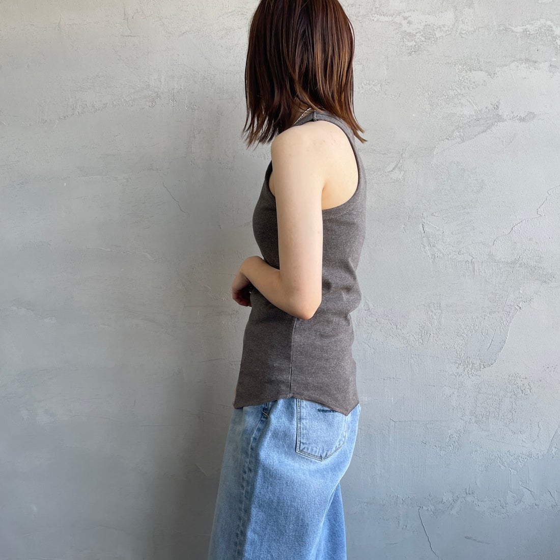 nenom [ネノム] カップ付アメスリタンク [NE25112024] 08 CHARCOA &&モデル身長：158cm 着用サイズ：F&&