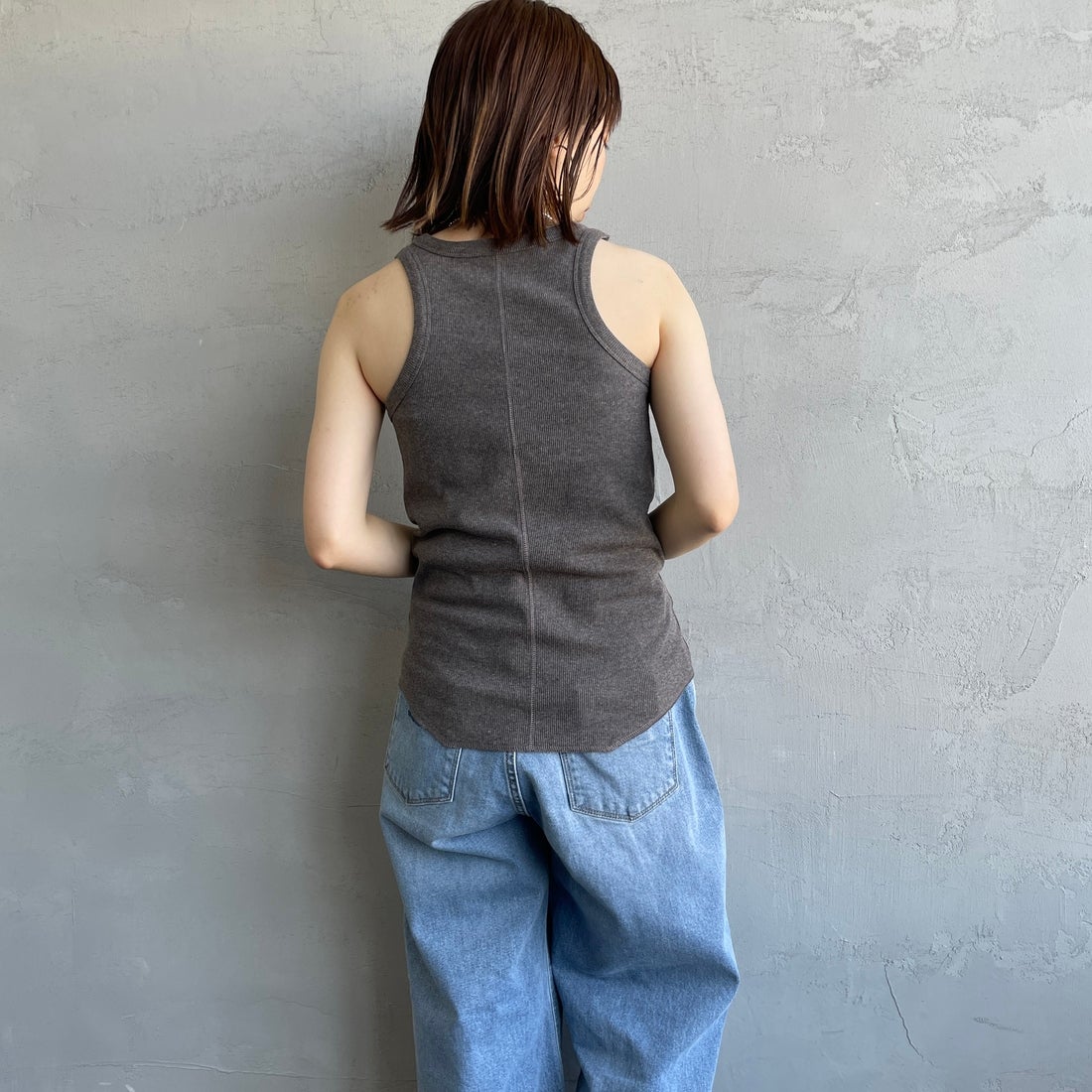 nenom [ネノム] カップ付アメスリタンク [NE25112024] 08 CHARCOA &&モデル身長：158cm 着用サイズ：F&&