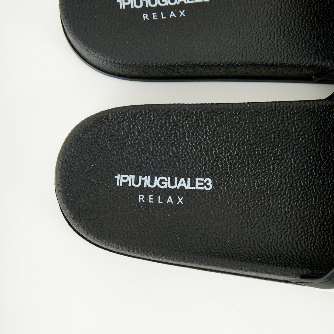 1PIU1UGUALE3 RELAX [ウノ ピゥ ウノ ウグァーレ トレ] ラインロゴシャワーサンダル [USX-25002] SN90 BLACK