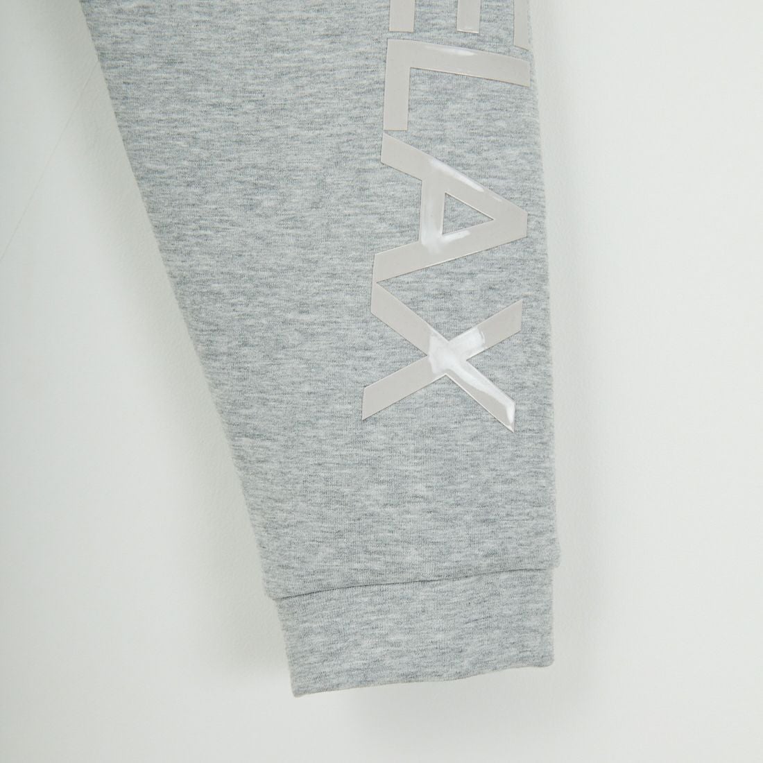 1PIU1UGUALE3 RELAX [ウノ ピゥ ウノ ウグァーレ トレ] トレーニングプルフーディ [USO-25002] SN80 GRAY