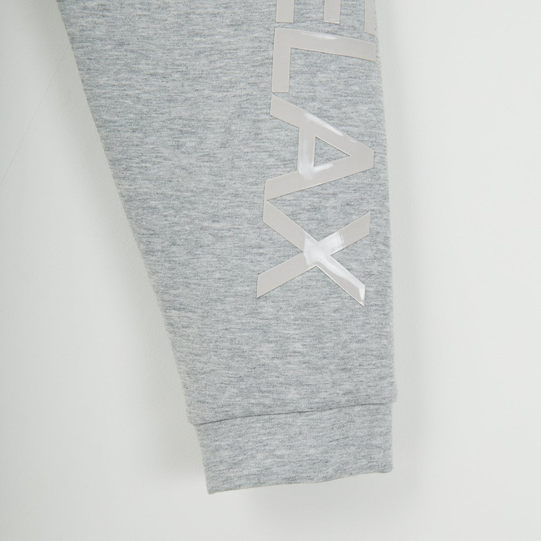 1PIU1UGUALE3 RELAX [ウノ ピゥ ウノ ウグァーレ トレ] トレーニングプルフーディ [USO-25002] SN80 GRAY