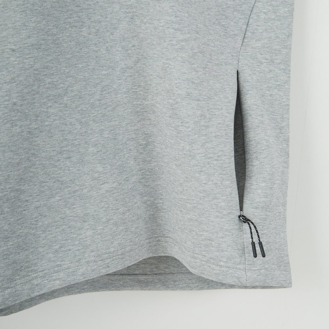 1PIU1UGUALE3 RELAX [ウノ ピゥ ウノ ウグァーレ トレ] トレーニングプルフーディ [USO-25002] SN80 GRAY