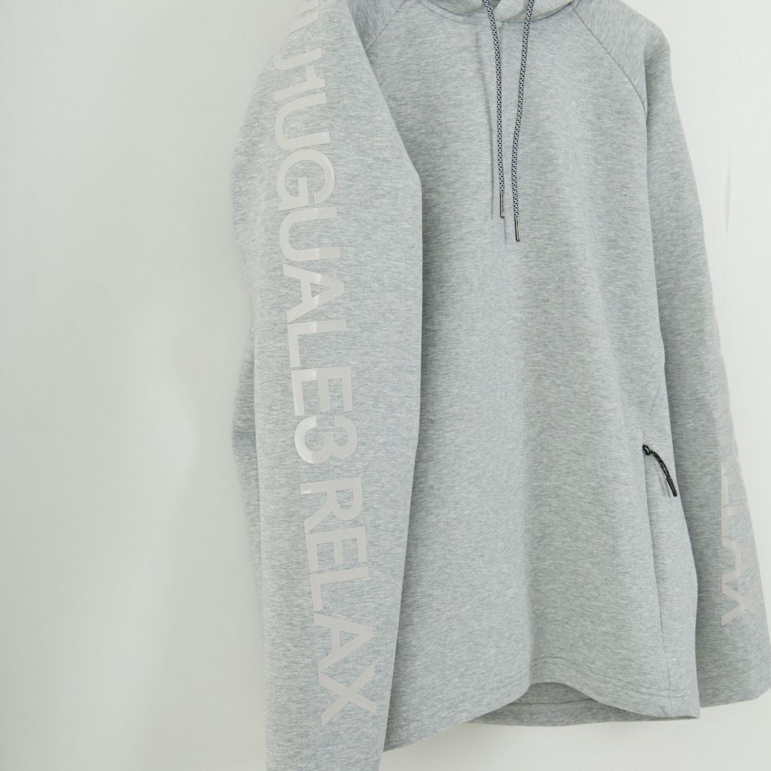 1PIU1UGUALE3 RELAX [ウノ ピゥ ウノ ウグァーレ トレ] トレーニングプルフーディ [USO-25002] SN80 GRAY