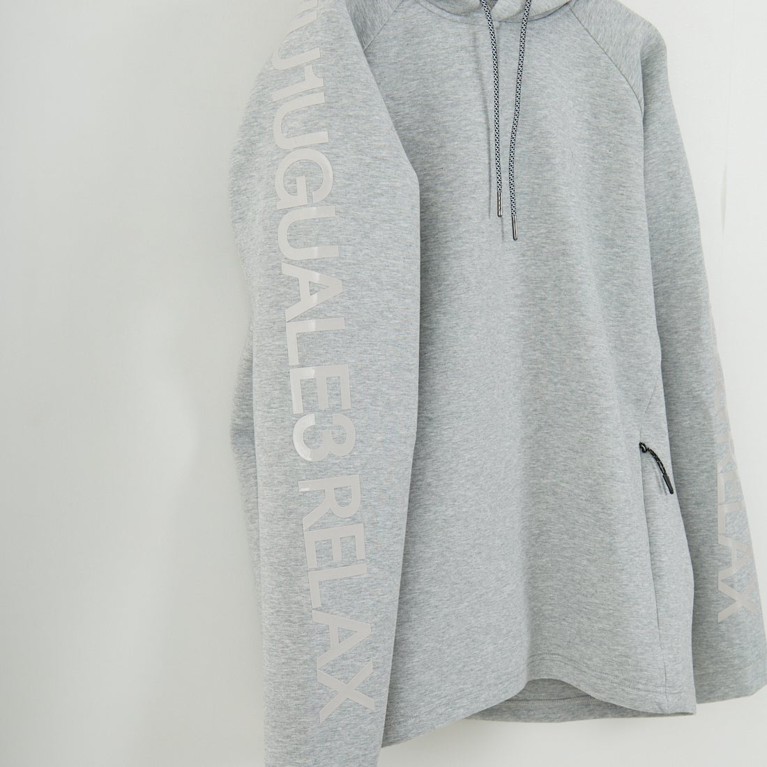 1PIU1UGUALE3 RELAX [ウノ ピゥ ウノ ウグァーレ トレ] トレーニングプルフーディ [USO-25002] SN80 GRAY