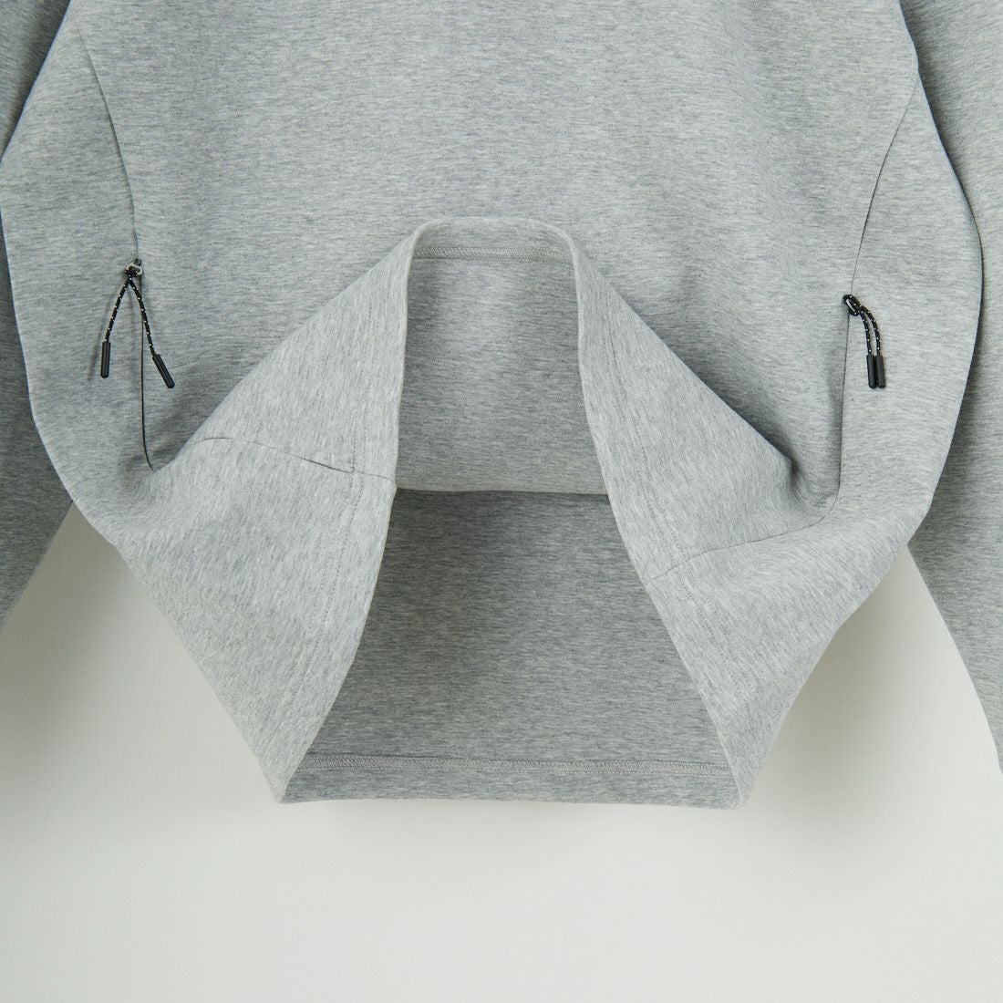 1PIU1UGUALE3 RELAX [ウノ ピゥ ウノ ウグァーレ トレ] トレーニングプルフーディ [USO-25002] SN80 GRAY