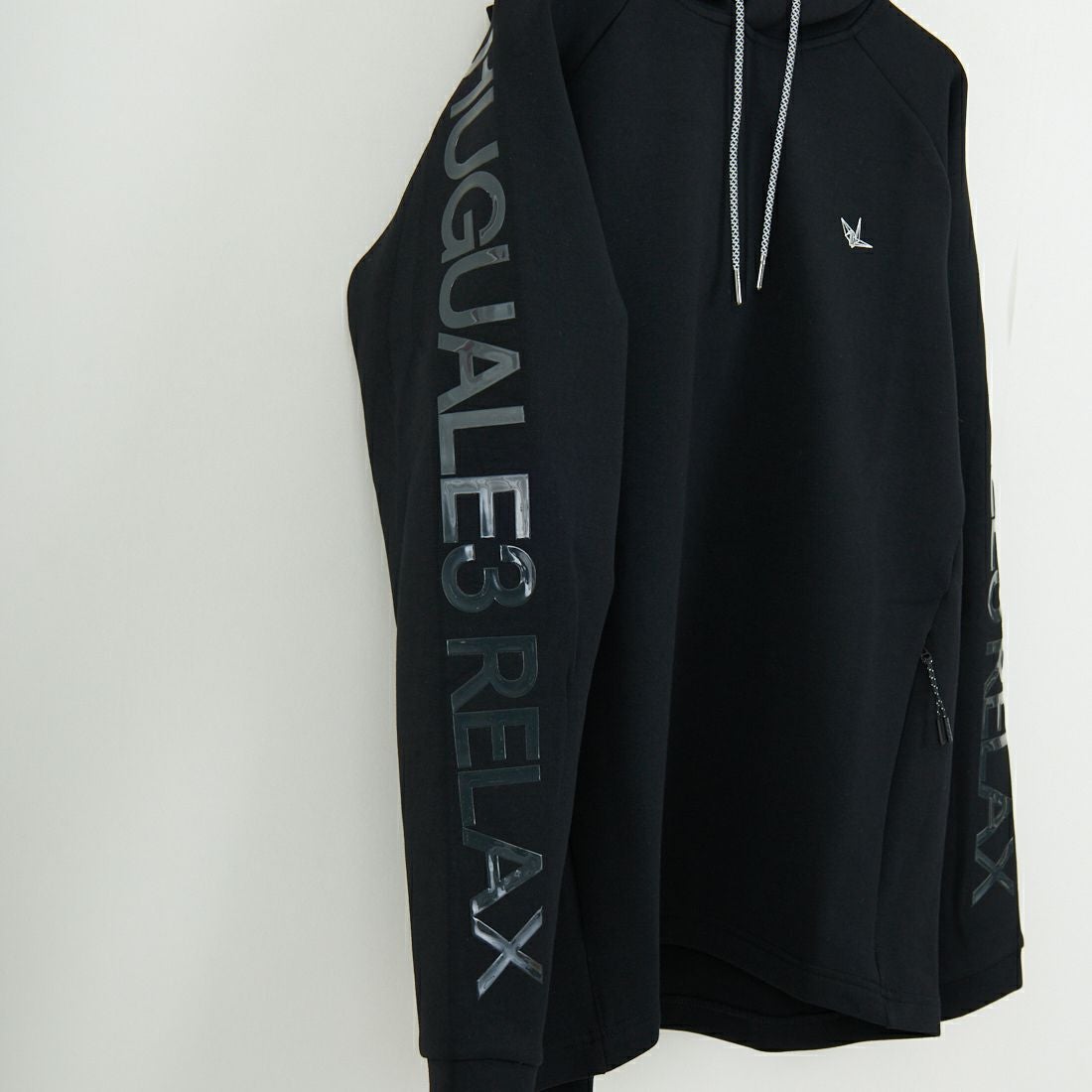 1PIU1UGUALE3 RELAX [ウノ ピゥ ウノ ウグァーレ トレ] トレーニングプルフーディ [USO-25002] SN90 BLACK