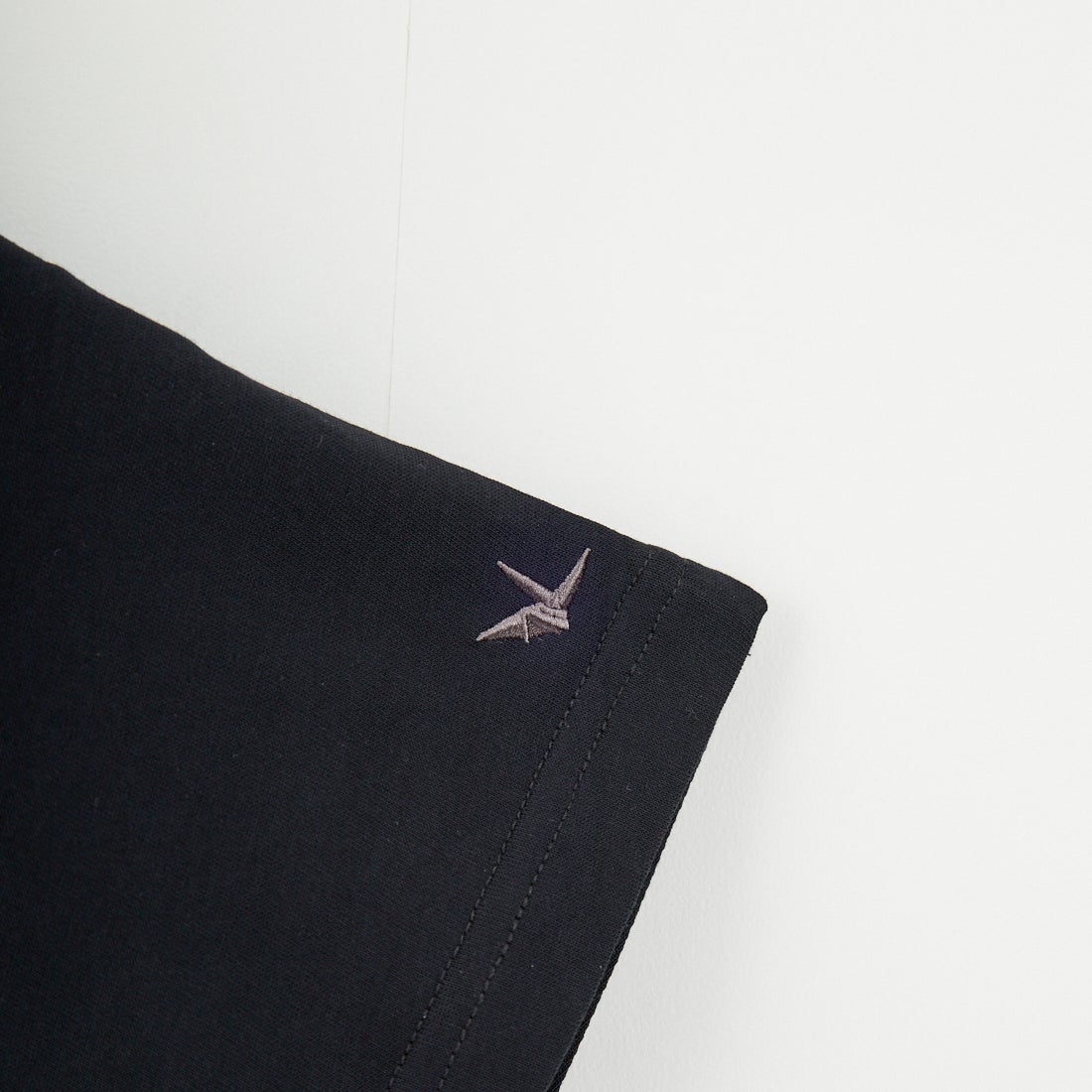 1PIU1UGUALE3 RELAX [ウノ ピゥ ウノ ウグァーレ トレ] 2重ロゴ半袖Tシャツ [UST-25079] SN90 BLACK