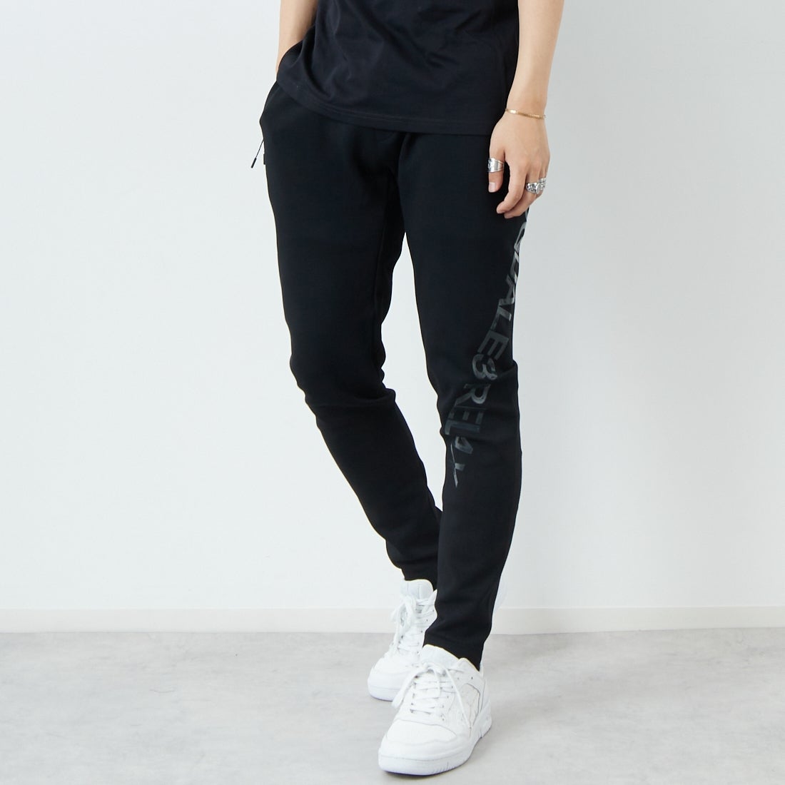 SN90 BLACK&&モデル身長：179cm 着用サイズ：L&&