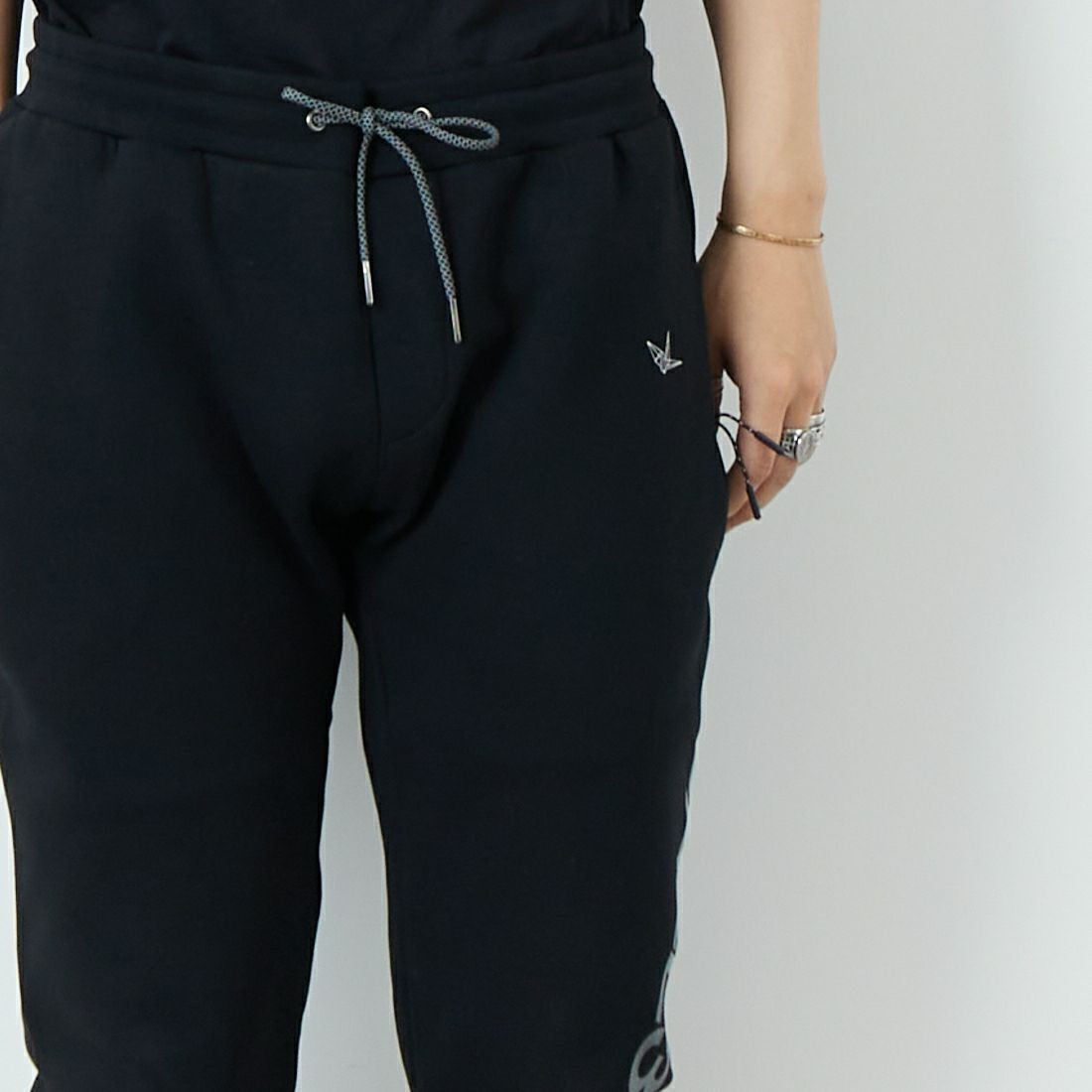 1PIU1UGUALE3 RELAX [ウノ ピゥ ウノ ウグァーレ トレ] トレーニングパンツ [USB-25001] SN90 BLACK