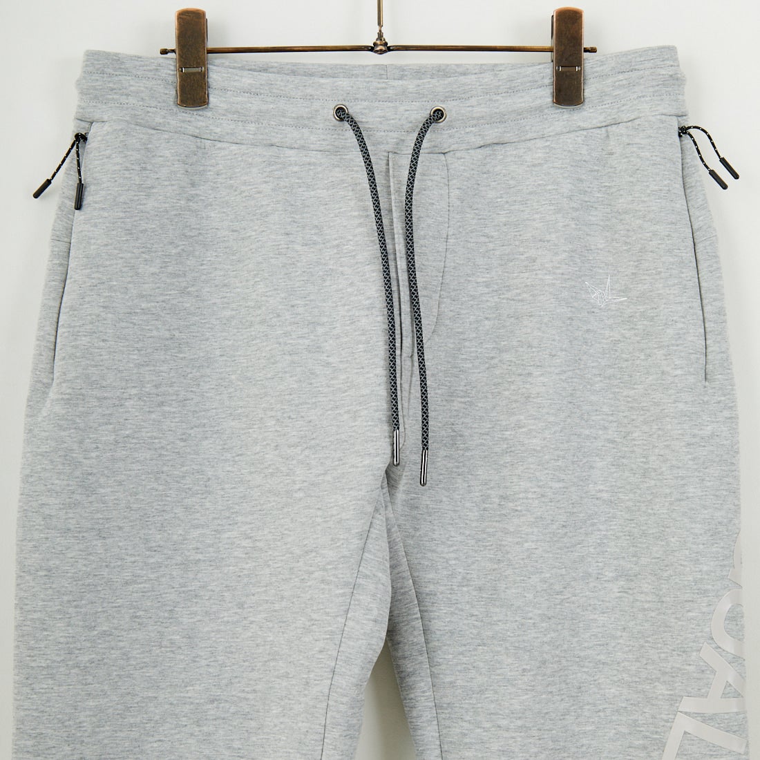 1PIU1UGUALE3 RELAX [ウノ ピゥ ウノ ウグァーレ トレ] トレーニングパンツ [USB-25001] SN80 GRAY