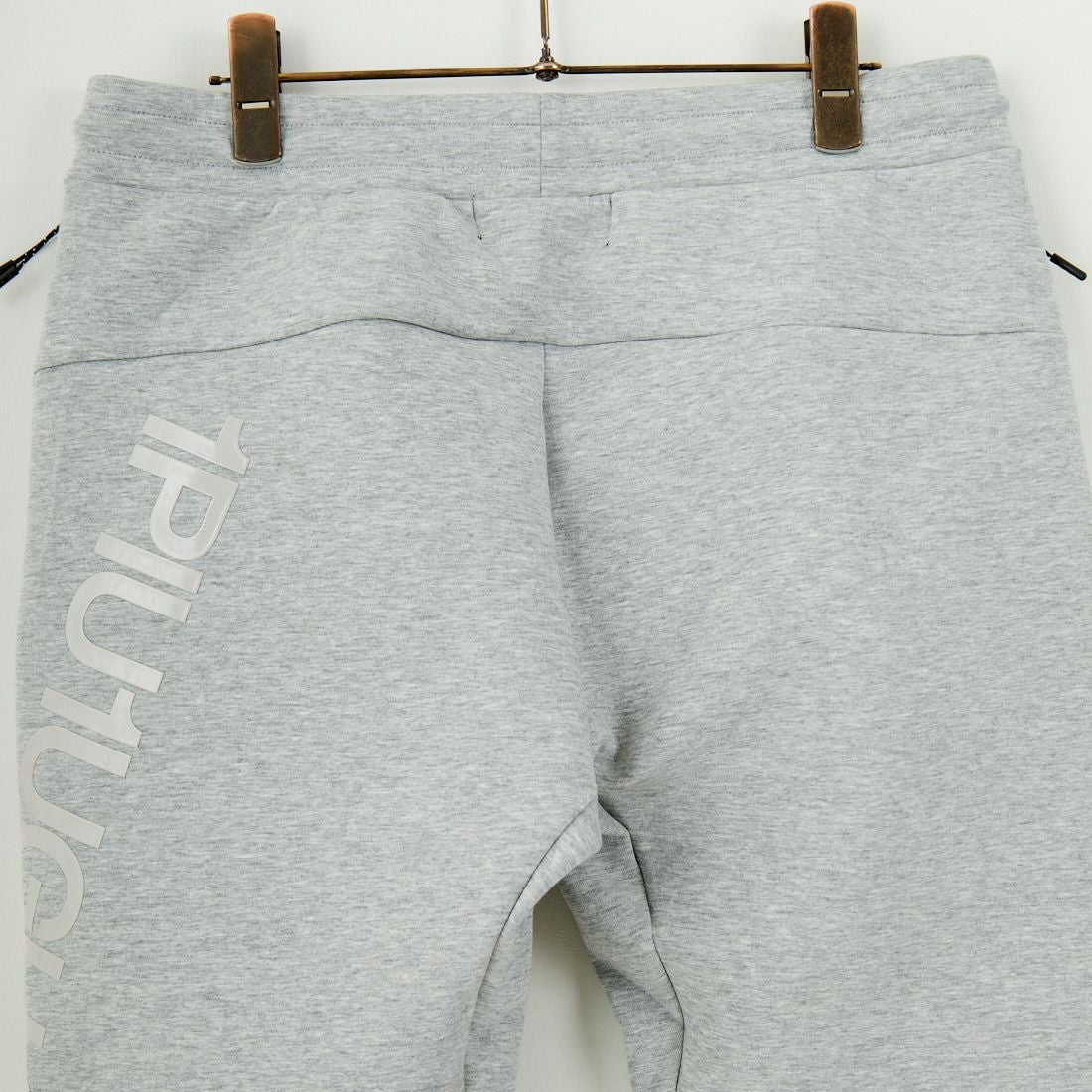 1PIU1UGUALE3 RELAX [ウノ ピゥ ウノ ウグァーレ トレ] トレーニングパンツ [USB-25001] SN80 GRAY