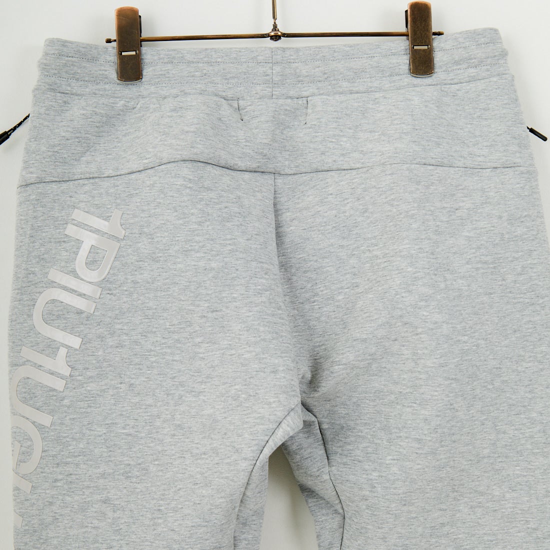 1PIU1UGUALE3 RELAX [ウノ ピゥ ウノ ウグァーレ トレ] トレーニングパンツ [USB-25001] SN80 GRAY