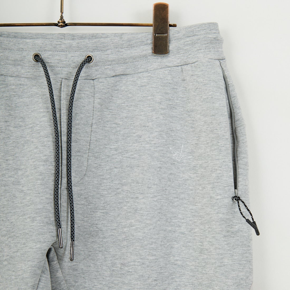 1PIU1UGUALE3 RELAX [ウノ ピゥ ウノ ウグァーレ トレ] トレーニングパンツ [USB-25001] SN80 GRAY