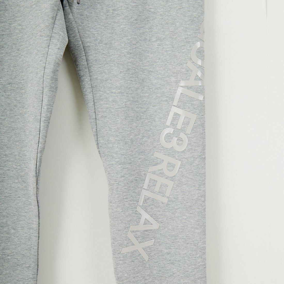 1PIU1UGUALE3 RELAX [ウノ ピゥ ウノ ウグァーレ トレ] トレーニングパンツ [USB-25001] SN80 GRAY