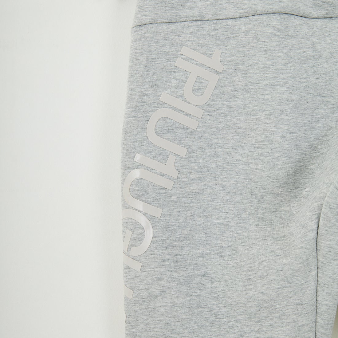 1PIU1UGUALE3 RELAX [ウノ ピゥ ウノ ウグァーレ トレ] トレーニングパンツ [USB-25001] SN80 GRAY