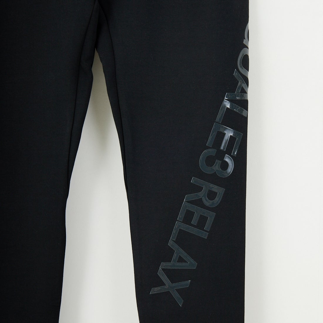 1PIU1UGUALE3 RELAX [ウノ ピゥ ウノ ウグァーレ トレ] トレーニングパンツ [USB-25001] SN90 BLACK