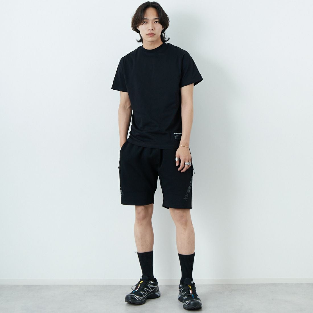 1PIU1UGUALE3 RELAX [ウノ ピゥ ウノ ウグァーレ トレ] トレーニングショーツ [USB-25002] SN90 BLACK &&モデル身長：179cm 着用サイズ：XL&&