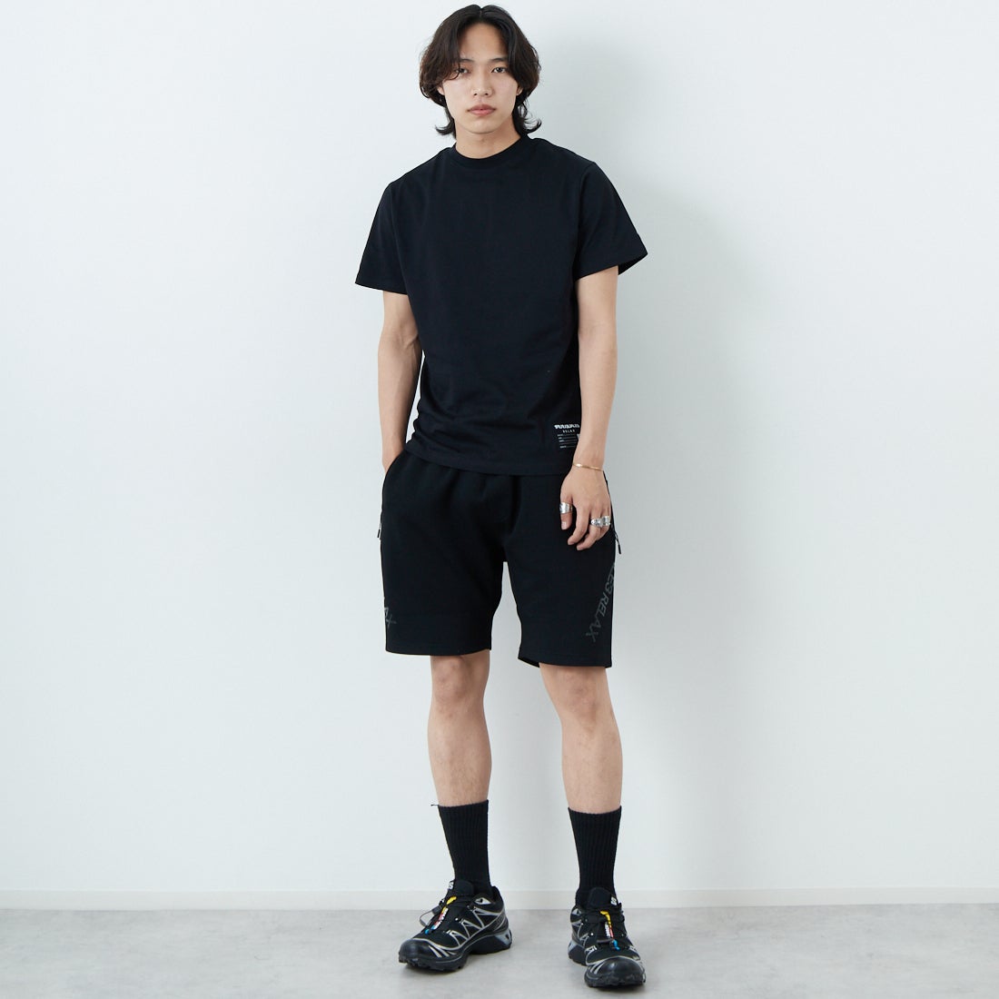 1PIU1UGUALE3 RELAX [ウノ ピゥ ウノ ウグァーレ トレ] トレーニングショーツ [USB-25002] SN90 BLACK &&モデル身長：179cm 着用サイズ：XL&&