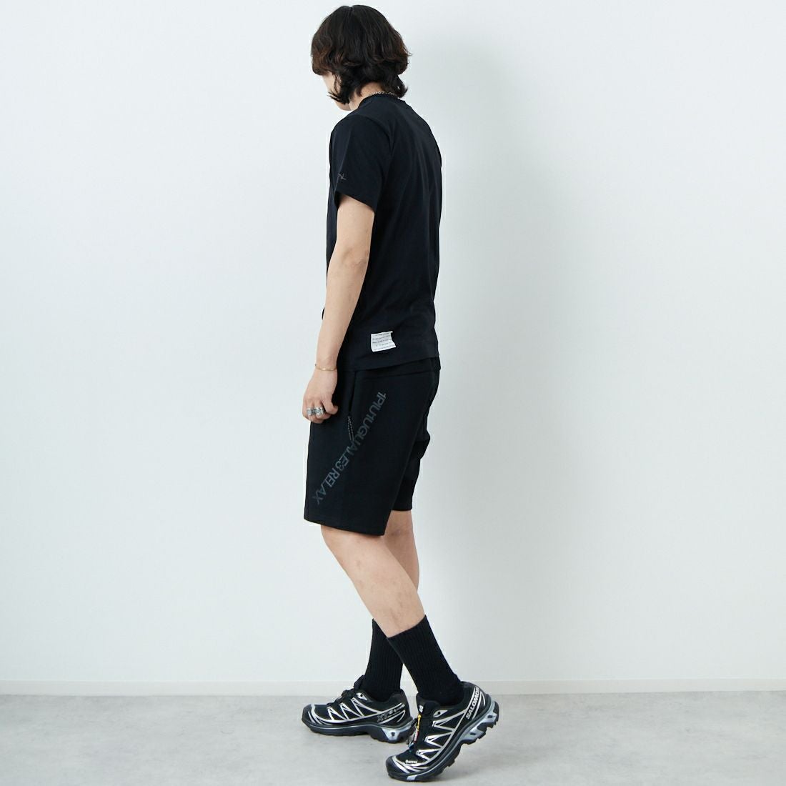 1PIU1UGUALE3 RELAX [ウノ ピゥ ウノ ウグァーレ トレ] トレーニングショーツ [USB-25002] SN90 BLACK &&モデル身長：179cm 着用サイズ：XL&&