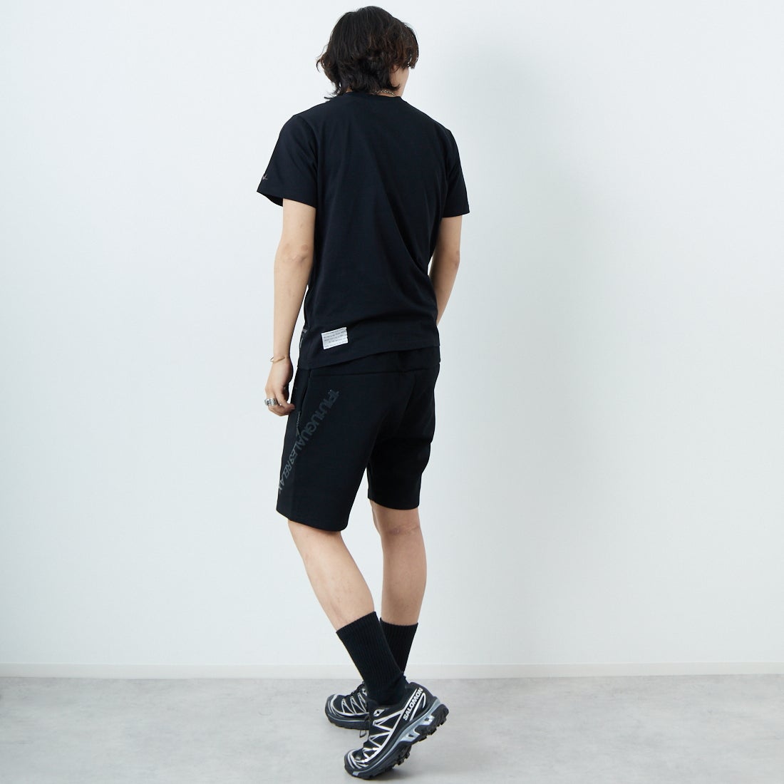 1PIU1UGUALE3 RELAX [ウノ ピゥ ウノ ウグァーレ トレ] トレーニングショーツ [USB-25002] SN90 BLACK &&モデル身長：179cm 着用サイズ：XL&&