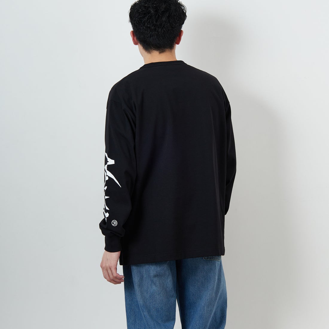 NANGA [ナンガ] エコハイブリッド スリーブロゴTシャツ [N2500-1L030A] BLK &&モデル身長：168cm 着用サイズ：M&&