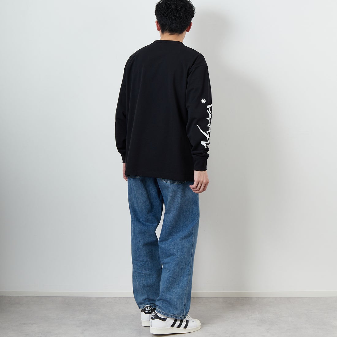 NANGA [ナンガ] エコハイブリッド スリーブロゴTシャツ [N2500-1L030A] BLK &&モデル身長：168cm 着用サイズ：M&&