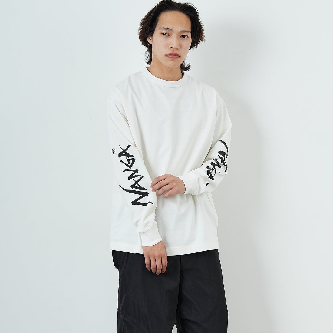 NANGA [ナンガ] エコハイブリッド スリーブロゴTシャツ [N2500-1L030A] WHT &&モデル身長：179cm 着用サイズ：L&&
