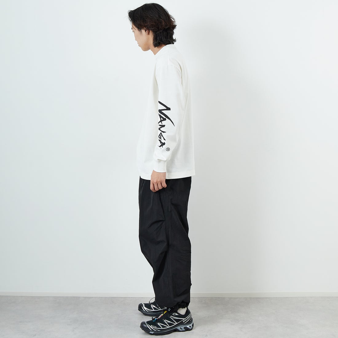 NANGA [ナンガ] エコハイブリッド スリーブロゴTシャツ [N2500-1L030A] WHT &&モデル身長：179cm 着用サイズ：L&&