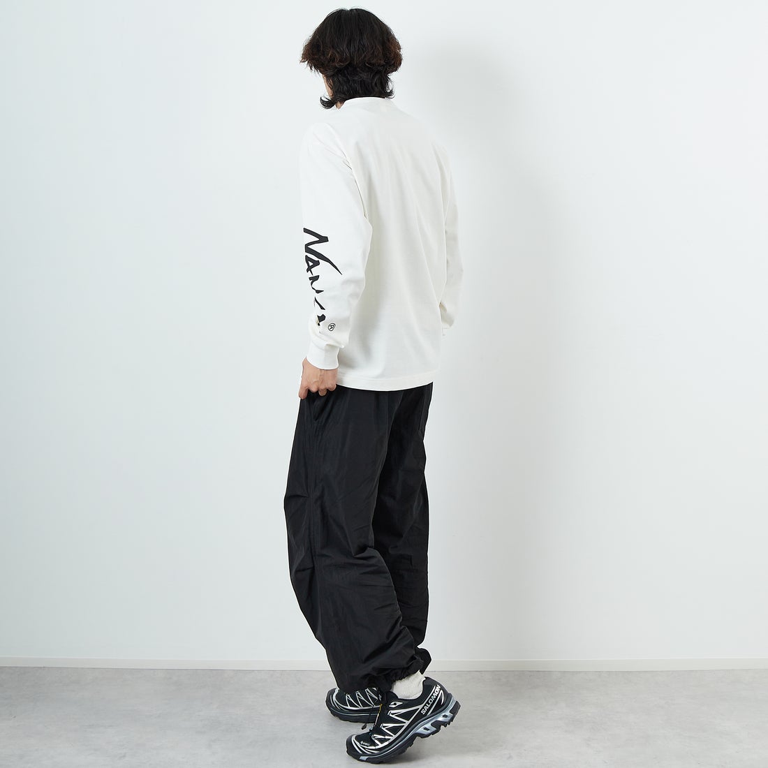 NANGA [ナンガ] エコハイブリッド スリーブロゴTシャツ [N2500-1L030A] WHT &&モデル身長：179cm 着用サイズ：L&&