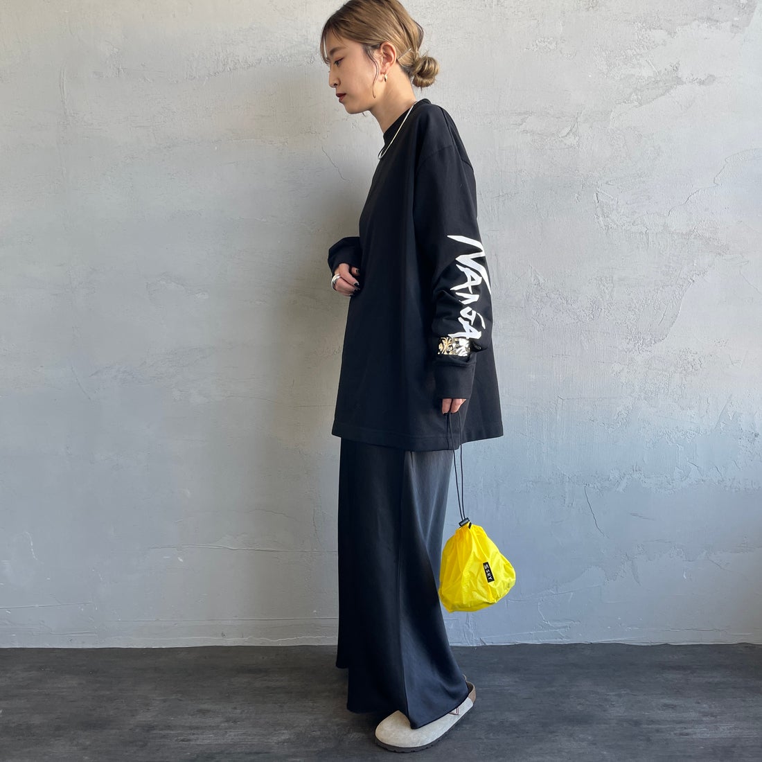 NANGA [ナンガ] エコハイブリッド スリーブロゴTシャツ [N2500-1L030A] BLK &&モデル身長：150cm 着用サイズ：S&&