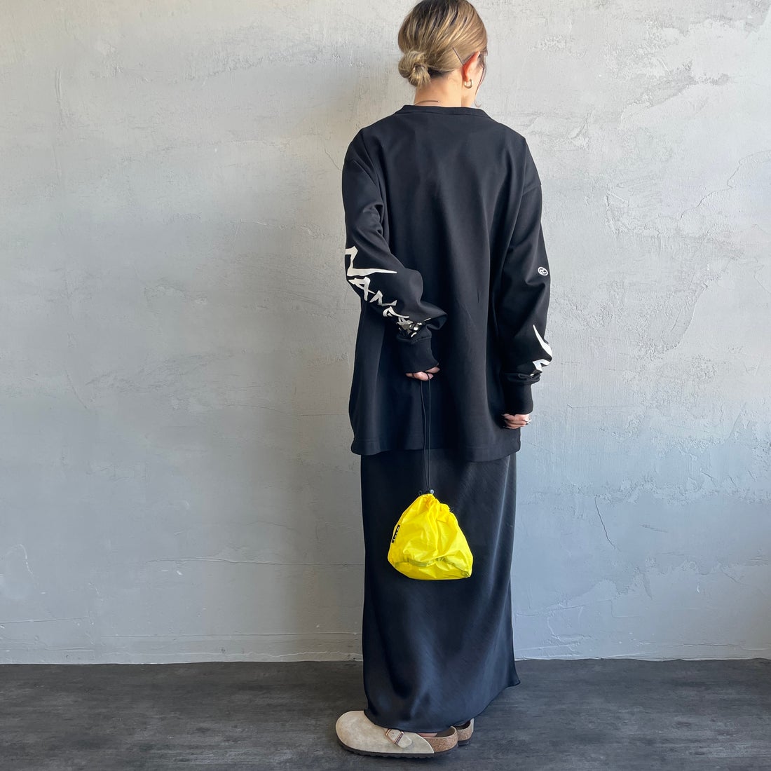 NANGA [ナンガ] エコハイブリッド スリーブロゴTシャツ [N2500-1L030A] BLK &&モデル身長：150cm 着用サイズ：S&&