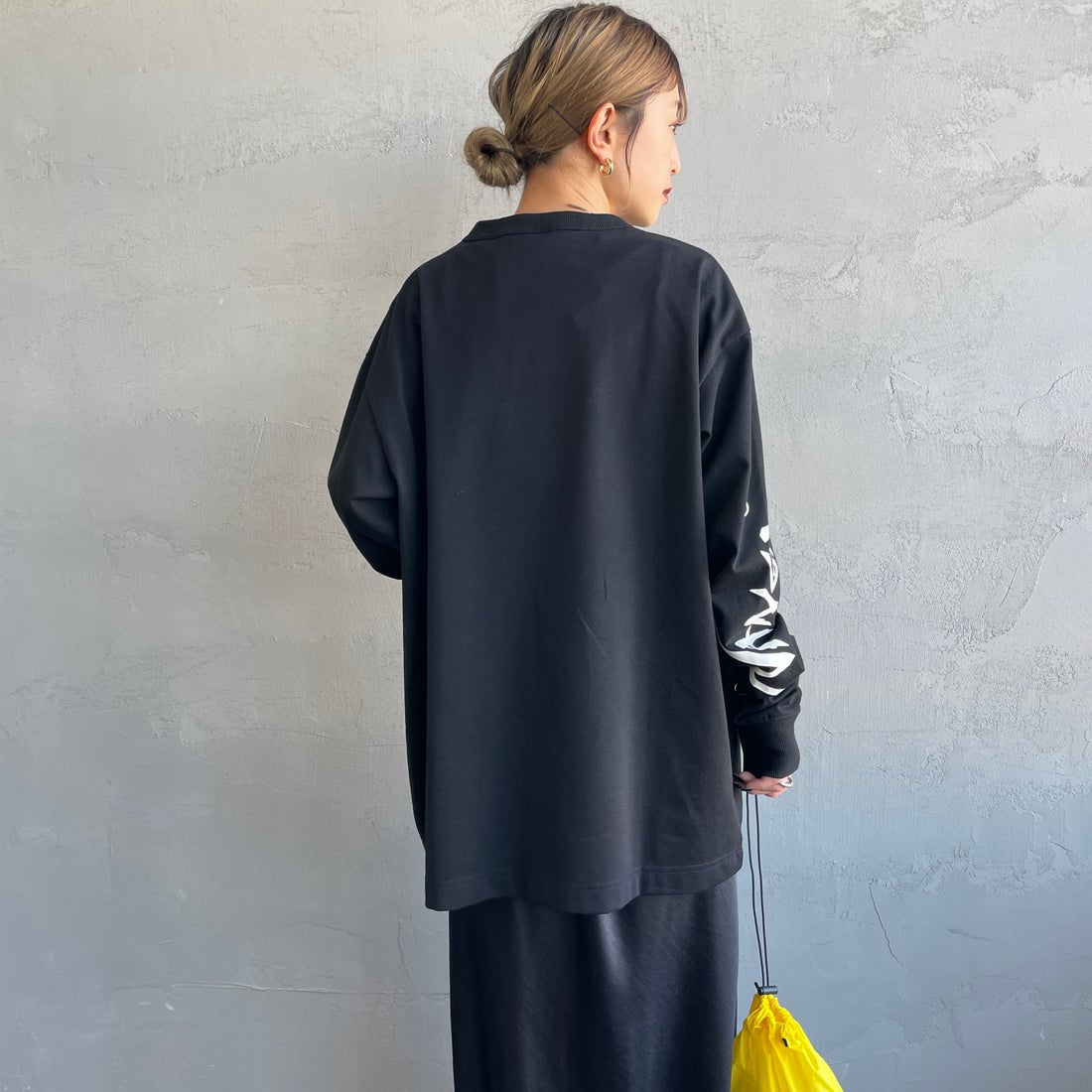 NANGA [ナンガ] エコハイブリッド スリーブロゴTシャツ [N2500-1L030A] BLK &&モデル身長：150cm 着用サイズ：S&&