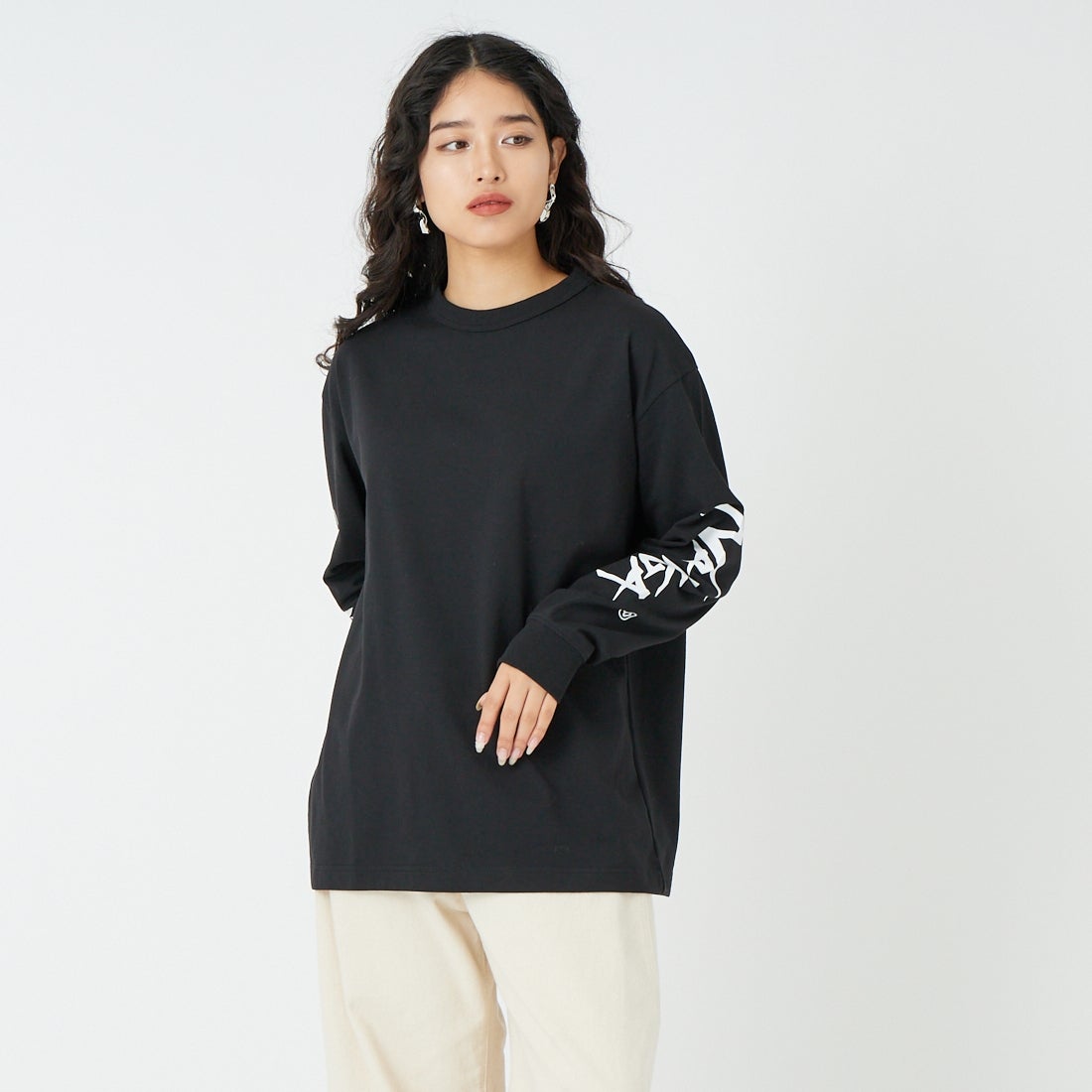 NANGA [ナンガ] エコハイブリッド スリーブロゴTシャツ [N2500-1L030A] BLK &&モデル身長：162cm 着用サイズ：S&&