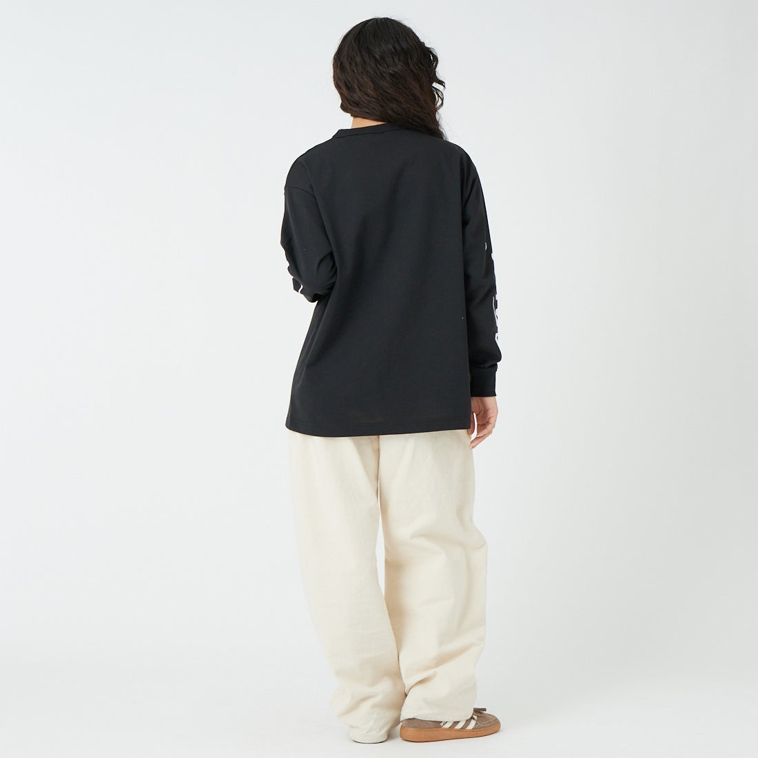 NANGA [ナンガ] エコハイブリッド スリーブロゴTシャツ [N2500-1L030A] BLK &&モデル身長：162cm 着用サイズ：S&&