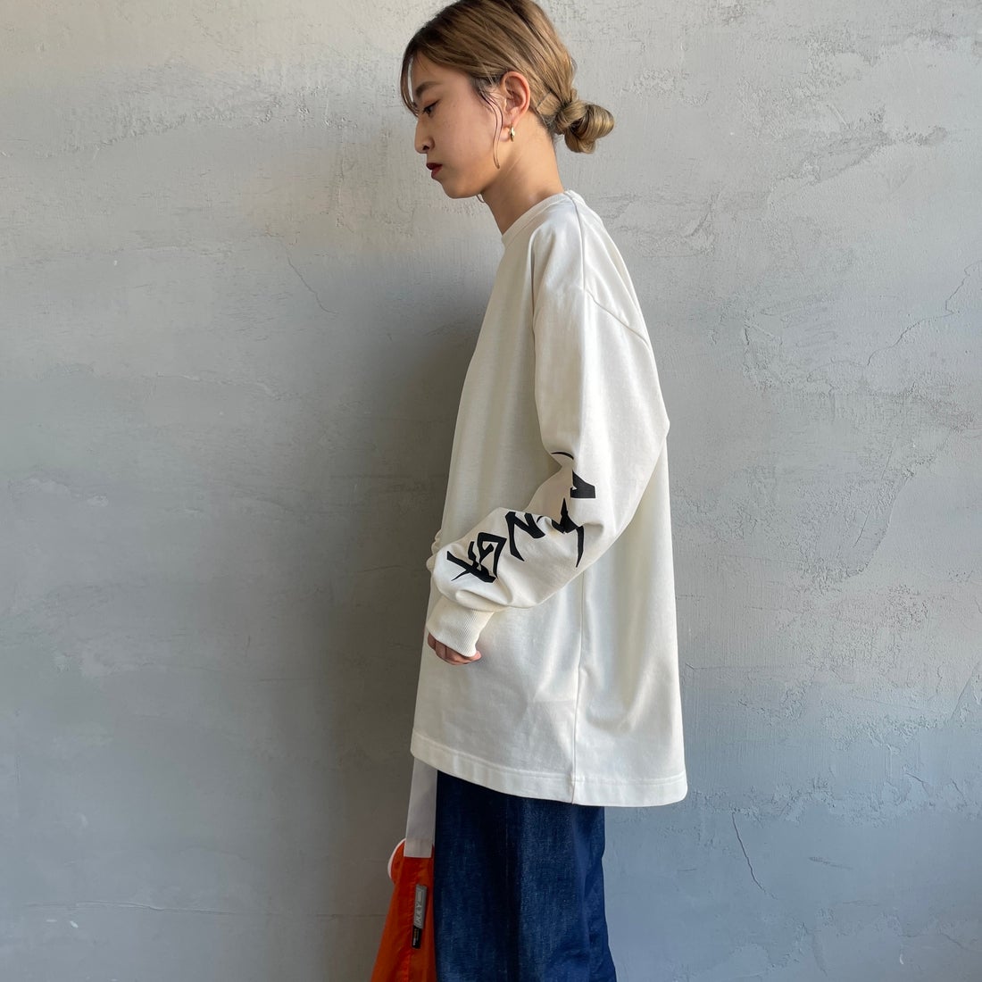 NANGA [ナンガ] エコハイブリッド スリーブロゴTシャツ [N2500-1L030A] WHT &&モデル身長：150cm 着用サイズ：S&&