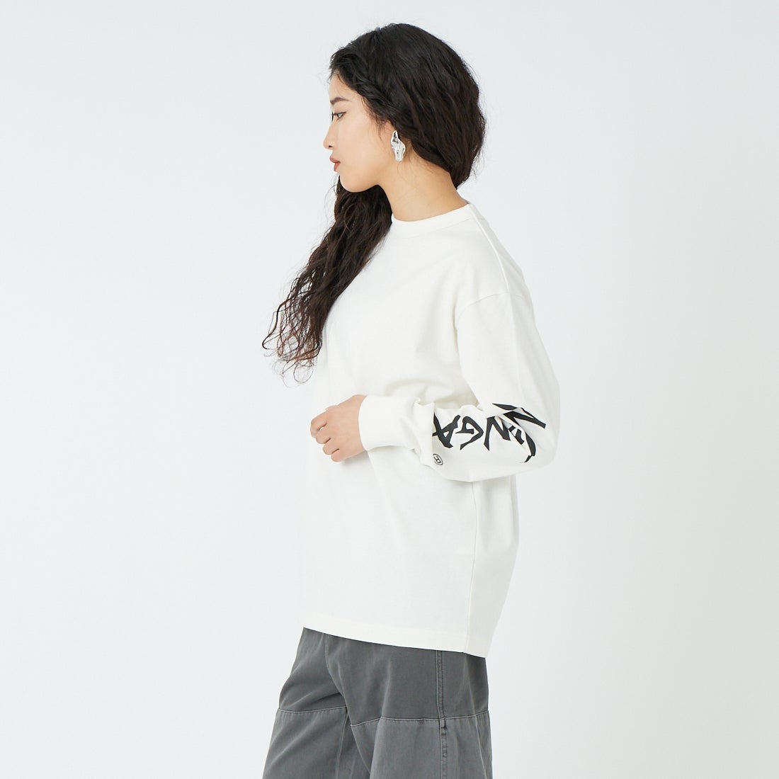 NANGA [ナンガ] エコハイブリッド スリーブロゴTシャツ [N2500-1L030A] WHT &&モデル身長：162cm 着用サイズ：S&&
