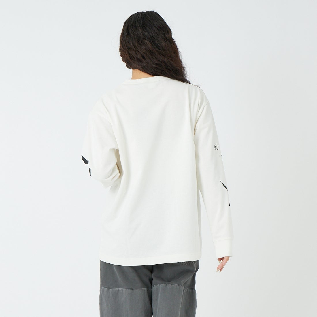 NANGA [ナンガ] エコハイブリッド スリーブロゴTシャツ [N2500-1L030A] WHT &&モデル身長：162cm 着用サイズ：S&&