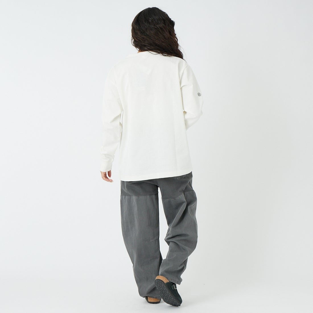 NANGA [ナンガ] エコハイブリッド スリーブロゴTシャツ [N2500-1L030A] WHT &&モデル身長：162cm 着用サイズ：S&&