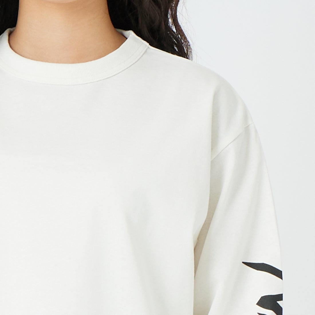 NANGA [ナンガ] エコハイブリッド スリーブロゴTシャツ [N2500-1L030A] WHT &&モデル身長：162cm 着用サイズ：S&&