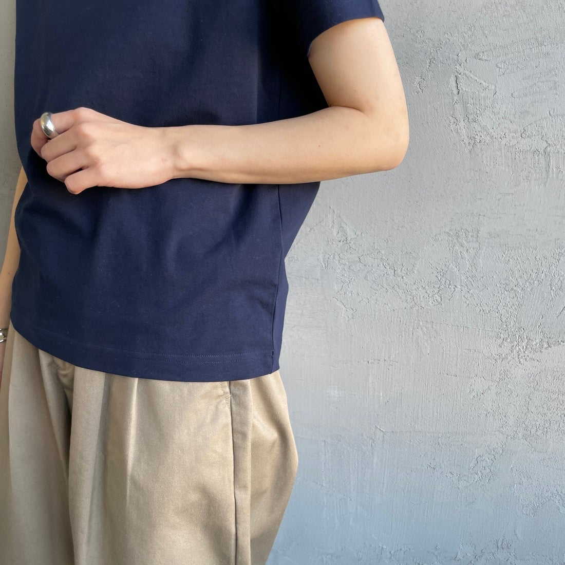 Gymphlex [ジムフレックス] クルーネック ニットラインTシャツ [GY-C0448CCB] NAVY/BEIGE &&モデル身長：158cm 着用サイズ：14&&