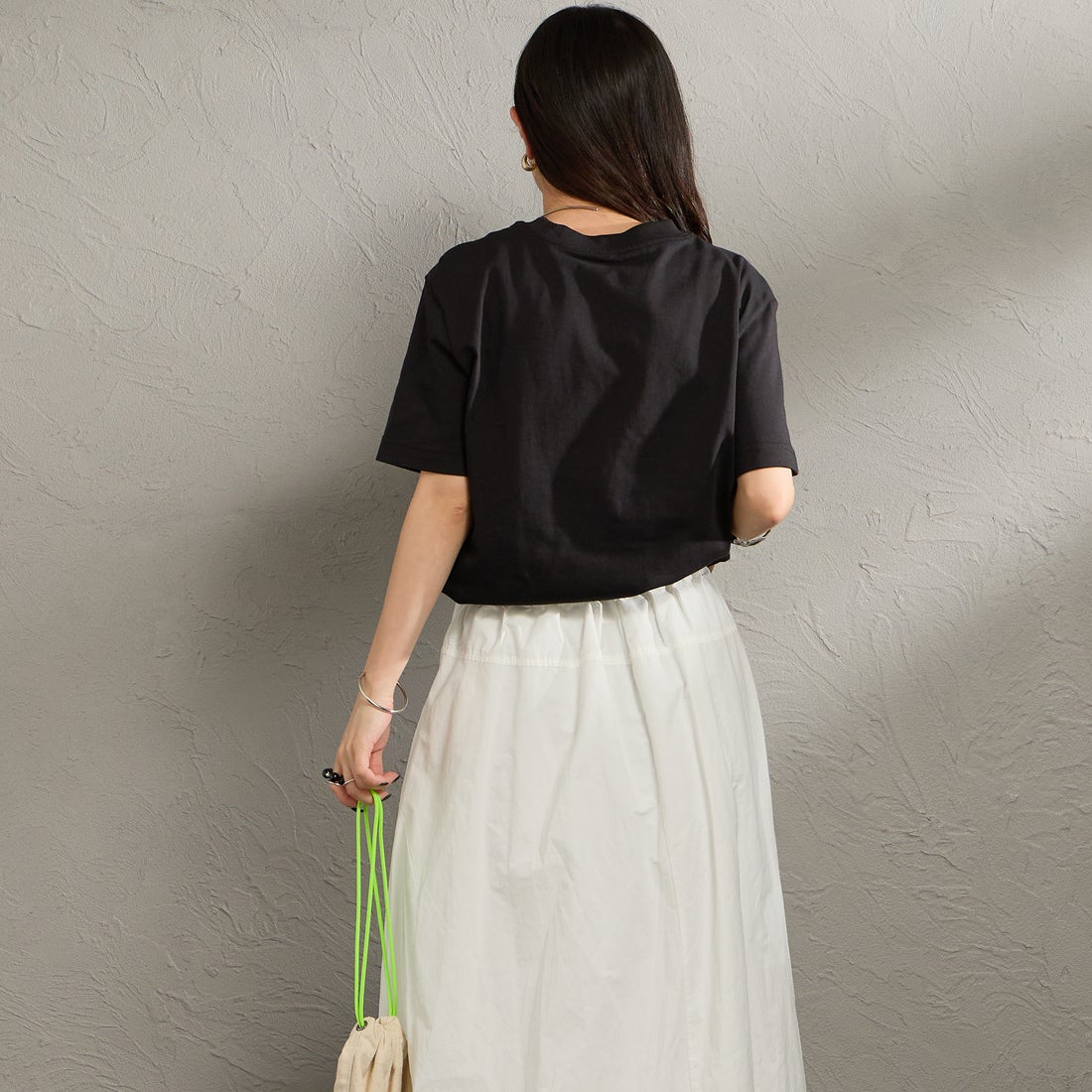 Calvin Klein [カルバンクライン] モノグラムクルーネックショートスリーブTシャツ [47B865G] UB1 &&モデル身長：150cm 着用サイズ：S&&