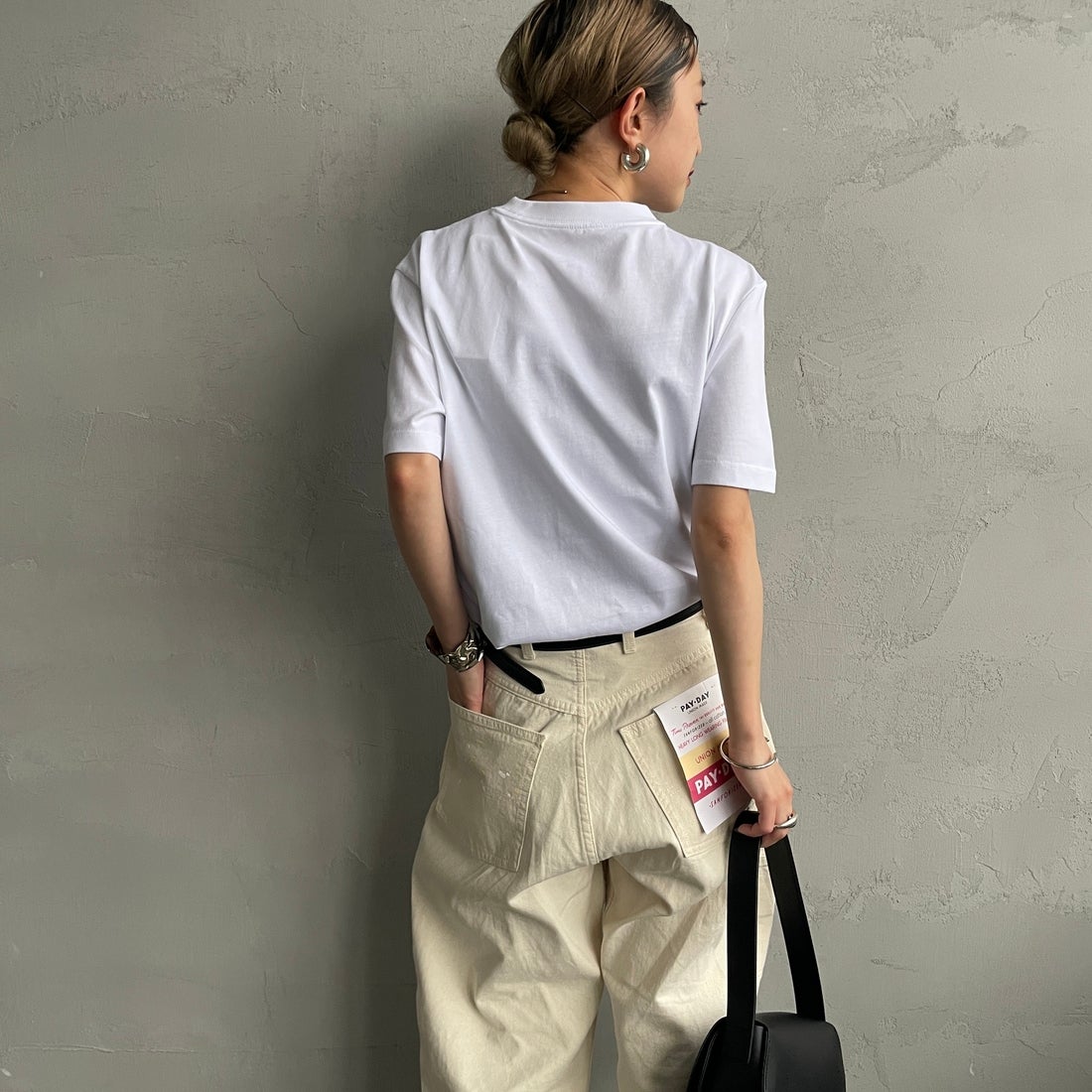 Calvin Klein [カルバンクライン] モノグラムクルーネックショートスリーブTシャツ [47B865G] YAA &&モデル身長：150cm 着用サイズ：XS&&